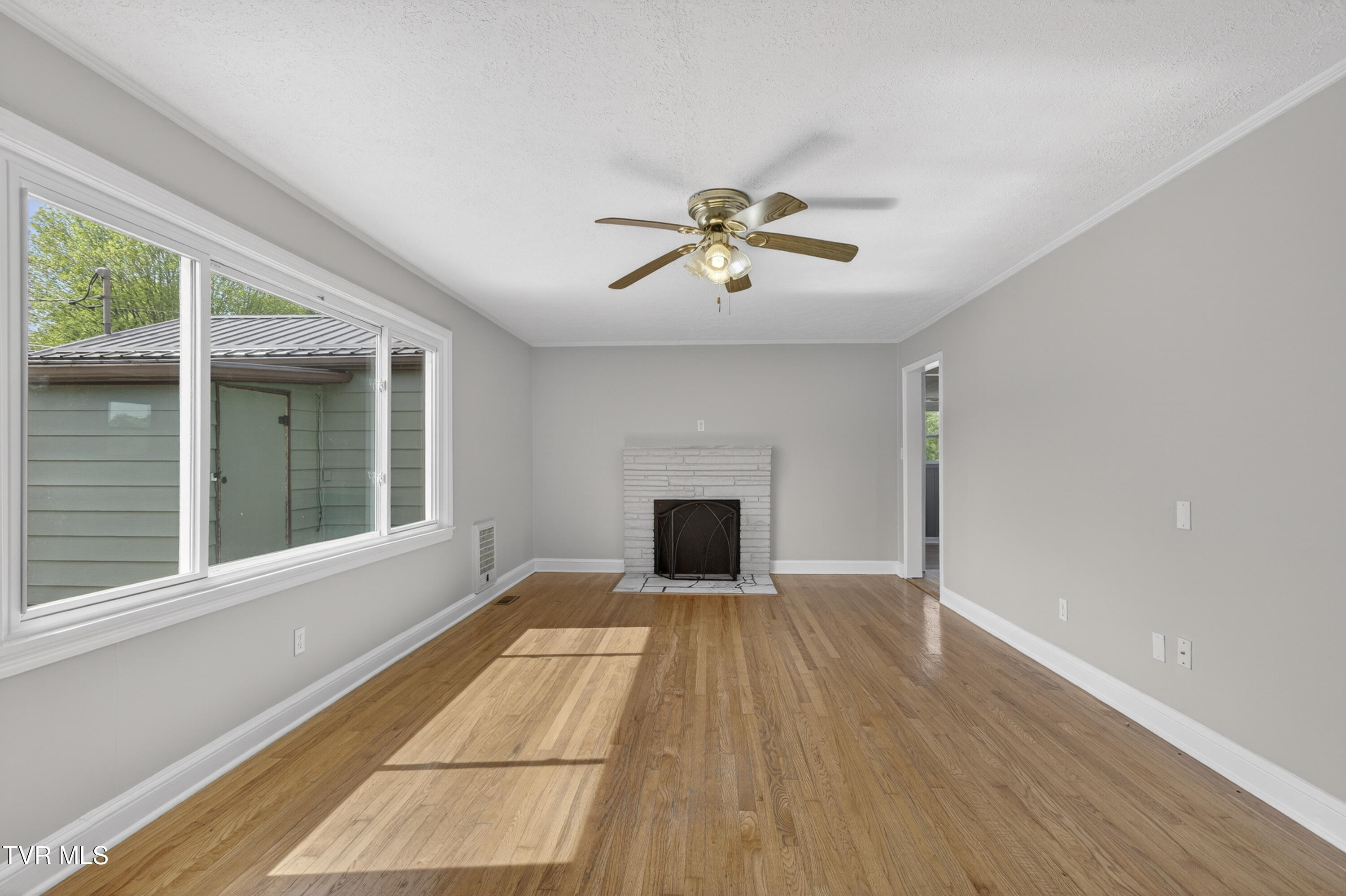 305 Cherokee Road Bristol, VA 24201 - Photo 7 of 25 304-Cherokee-Rd-Bristol-VA Caroline-Blev