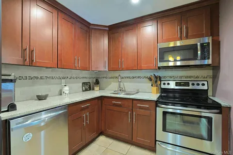 $325,000 | 161 Charter Circle, Unit 161, Ossining, NY 10562