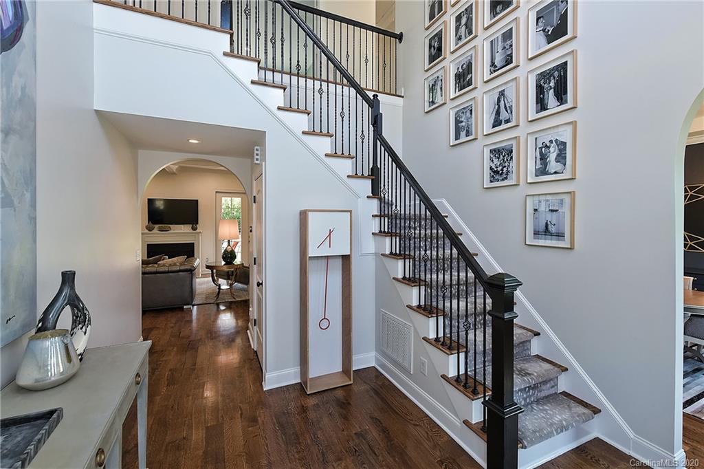 2439 Sharon Road Charlotte, NC 28211 - Photo 4 of 43