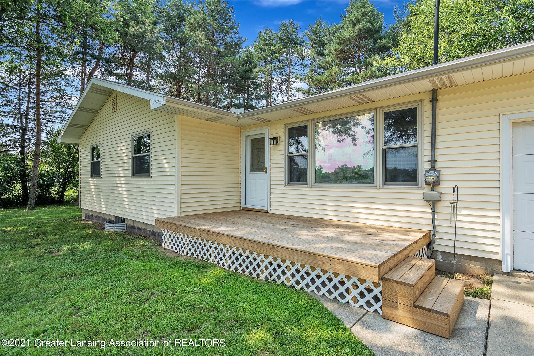3900 West Grand River Road Owosso, MI 48867 - Photo 34 of 38 35-3900 W Grand River Rd-WindowStill-Rea