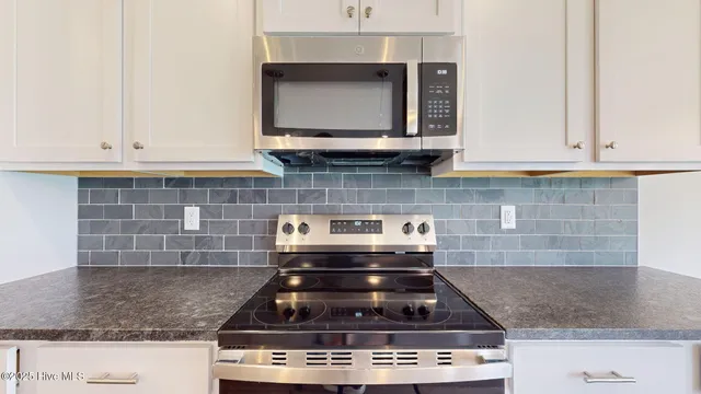 $304,900 | 2009 Dartford Drive, Unit B, Greenville, NC 27834