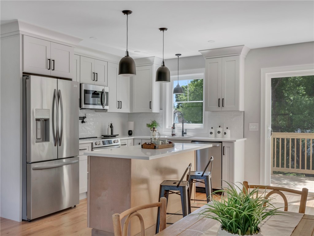 256 Point Avenue Warwick, RI 02889 - Photo 6 of 26