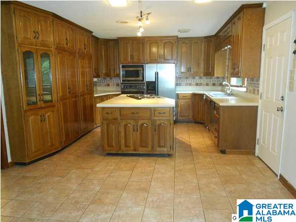 220 Snake Hill Road Trussville, AL 35173 - Photo 4 of 23