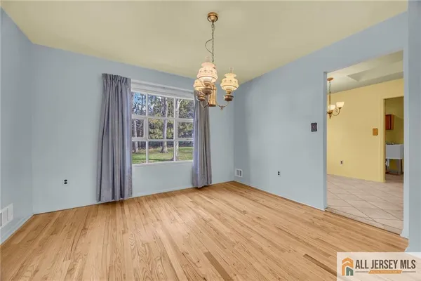 $949,900 | 25 Greenwich Road, Edison, NJ 08820