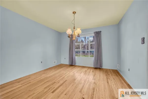 $949,900 | 25 Greenwich Road, Edison, NJ 08820