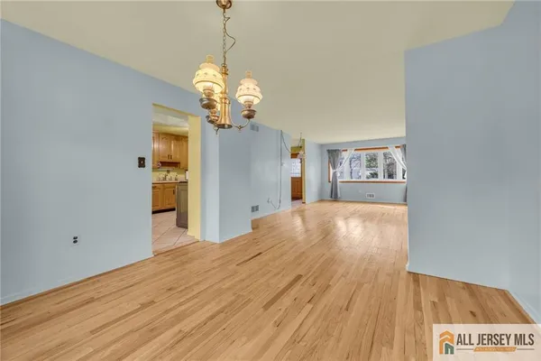 $949,900 | 25 Greenwich Road, Edison, NJ 08820