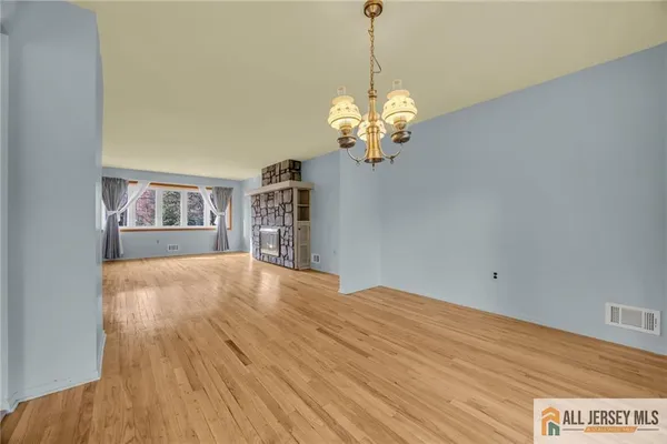 $949,900 | 25 Greenwich Road, Edison, NJ 08820