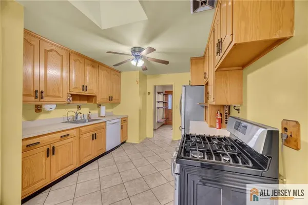 $949,900 | 25 Greenwich Road, Edison, NJ 08820