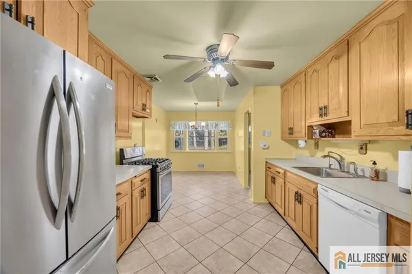 $949,900 | 25 Greenwich Road, Edison, NJ 08820