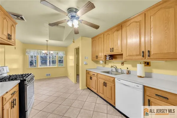 $949,900 | 25 Greenwich Road, Edison, NJ 08820