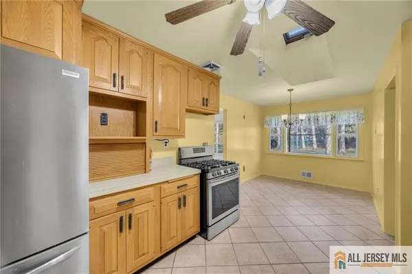 $949,900 | 25 Greenwich Road, Edison, NJ 08820