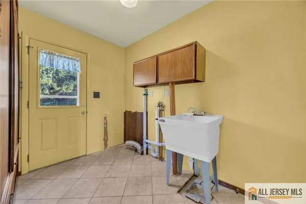 $949,900 | 25 Greenwich Road, Edison, NJ 08820