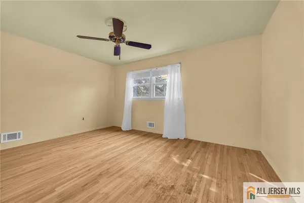 $949,900 | 25 Greenwich Road, Edison, NJ 08820