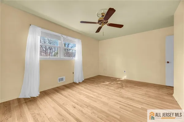 $949,900 | 25 Greenwich Road, Edison, NJ 08820