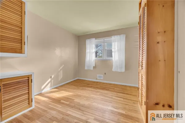 $949,900 | 25 Greenwich Road, Edison, NJ 08820