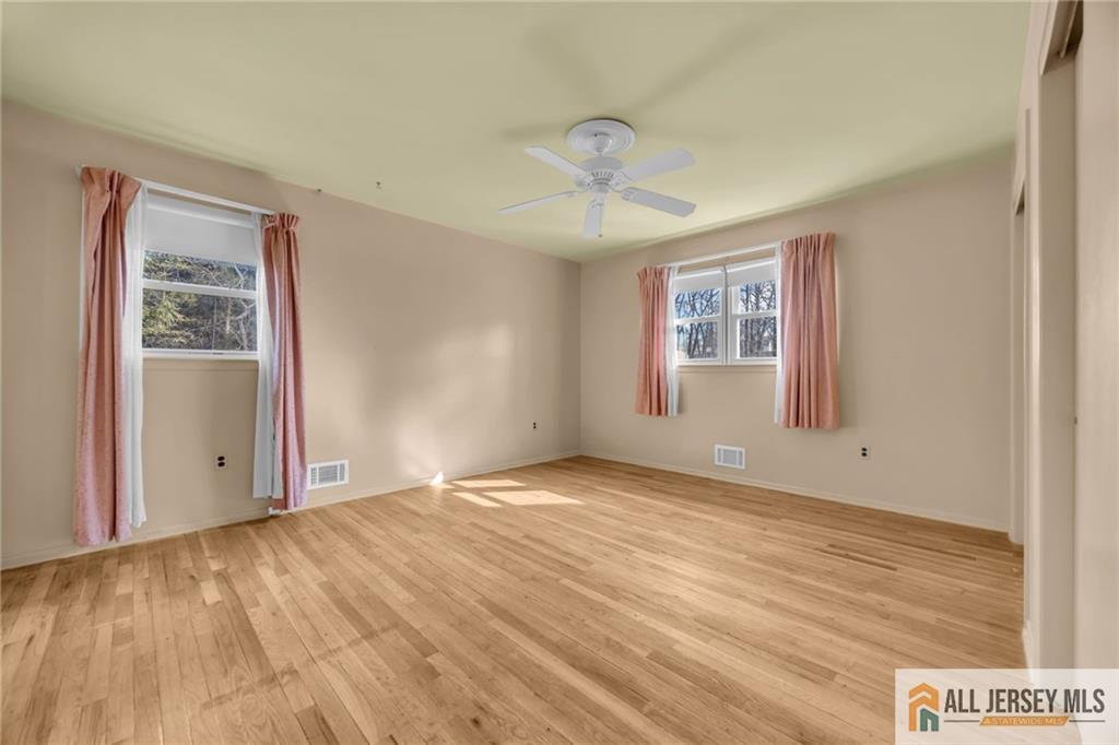 25 Greenwich Road Edison, NJ 08820 - Photo 29 of 52