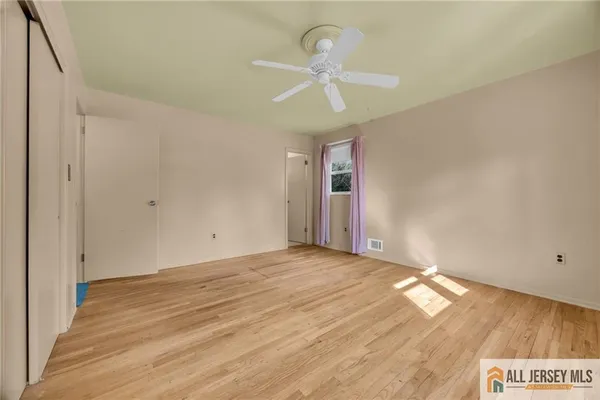 $949,900 | 25 Greenwich Road, Edison, NJ 08820