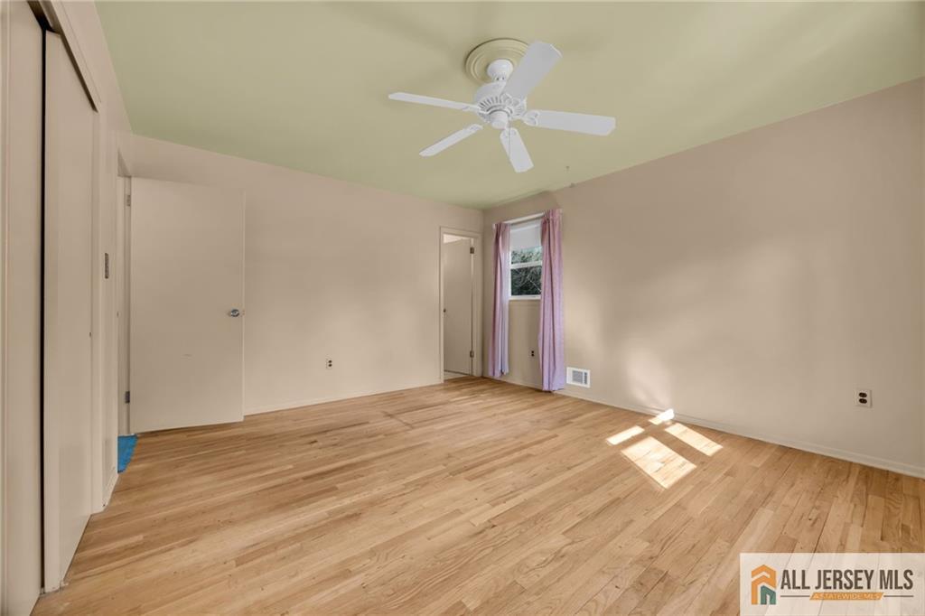 25 Greenwich Road Edison, NJ 08820 - Photo 30 of 52