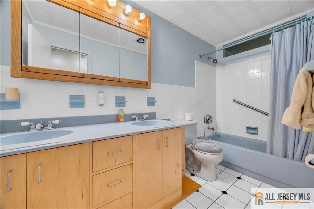 25 Greenwich Road Edison, NJ 08820 - Photo 32 of 52