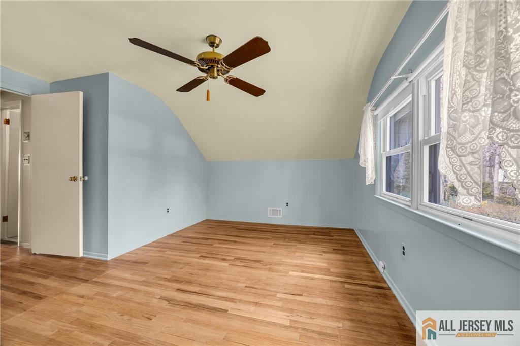 25 Greenwich Road Edison, NJ 08820 - Photo 38 of 52