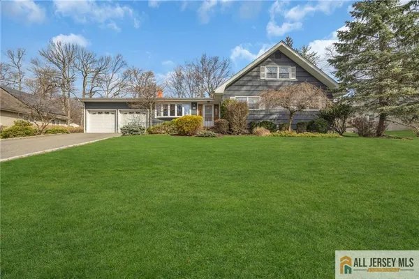 $949,900 | 25 Greenwich Road, Edison, NJ 08820