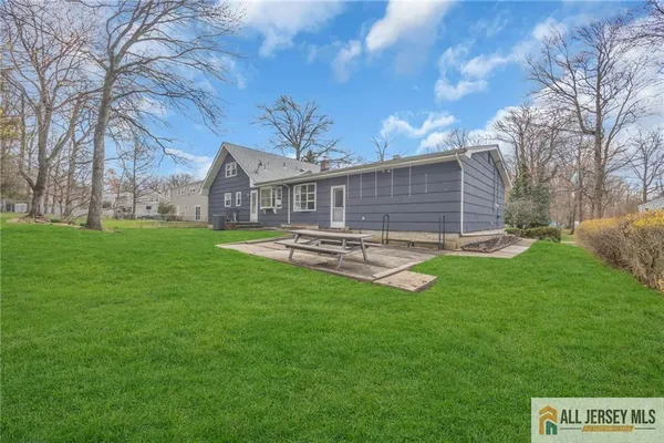 $949,900 | 25 Greenwich Road, Edison, NJ 08820