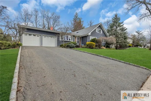 $949,900 | 25 Greenwich Road, Edison, NJ 08820