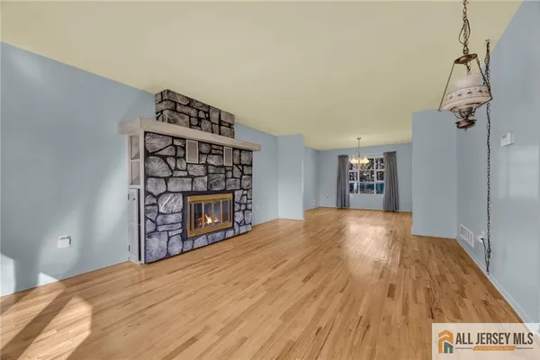 $949,900 | 25 Greenwich Road, Edison, NJ 08820