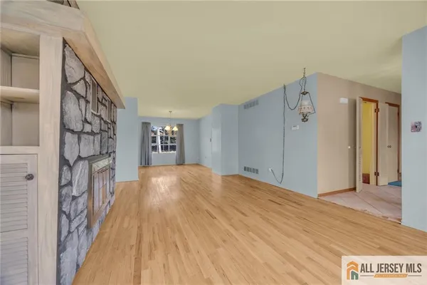 $949,900 | 25 Greenwich Road, Edison, NJ 08820