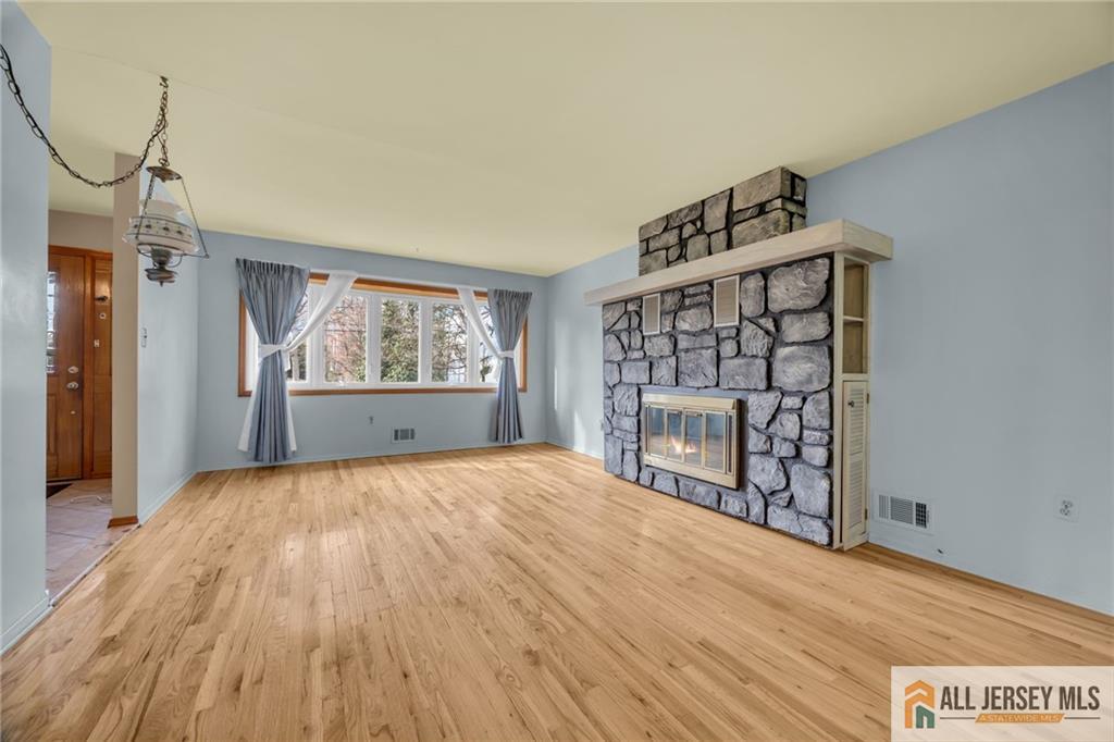 25 Greenwich Road Edison, NJ 08820 - Photo 9 of 52