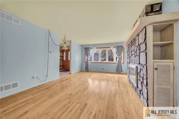 $949,900 | 25 Greenwich Road, Edison, NJ 08820