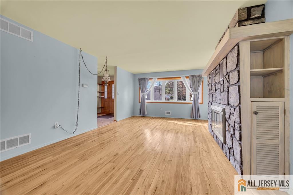 25 Greenwich Road Edison, NJ 08820 - Photo 10 of 52