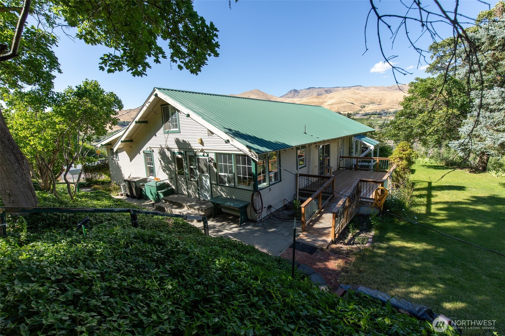 2115 Sleepy Hollow Road Wenatchee, WA 98801 - Photo 10 of 31