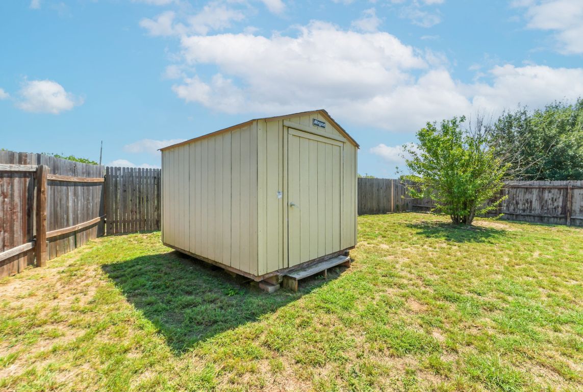2840 Hearthsong Loop Round Rock, TX 78665 - Photo 37 of 39 a view of backyard with barbeque grill and wooden fence