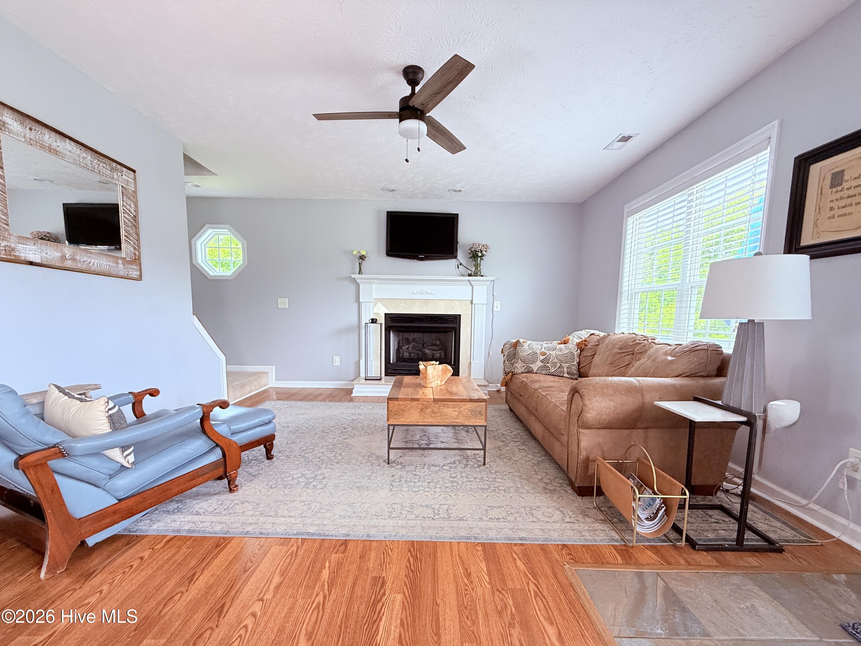 188 East Ridge Court Jacksonville, NC 28540 - Photo 12 of 29 Living Room
