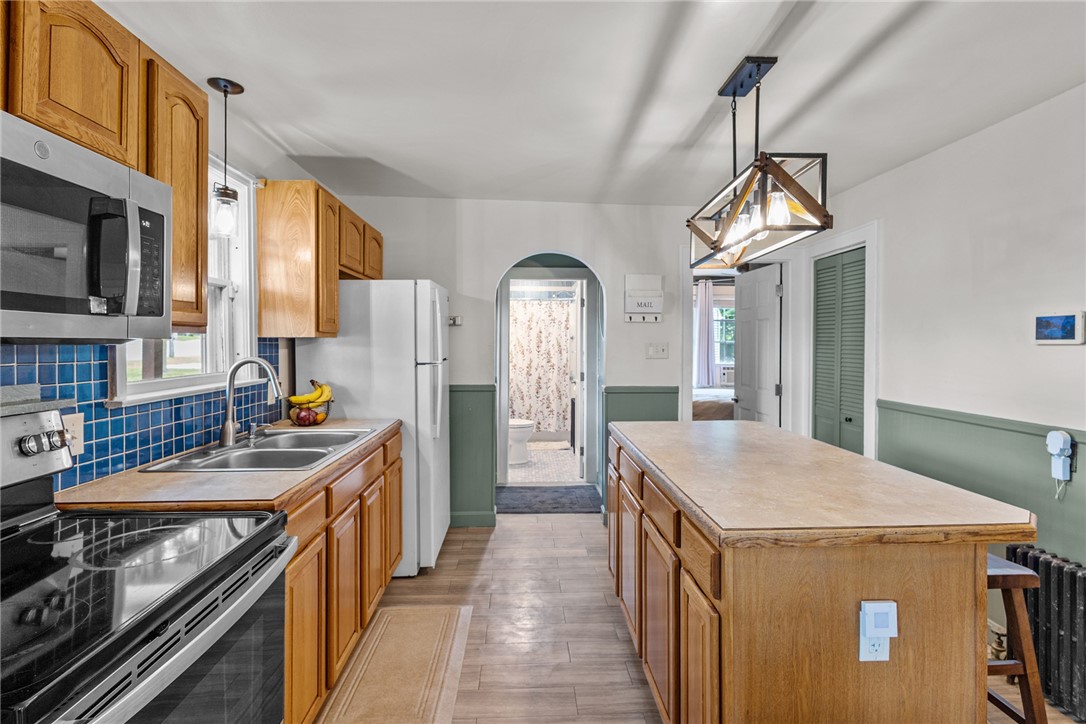 1223 Cumberland Hill Road Woonsocket, RI 02895 - Photo 12 of 38
