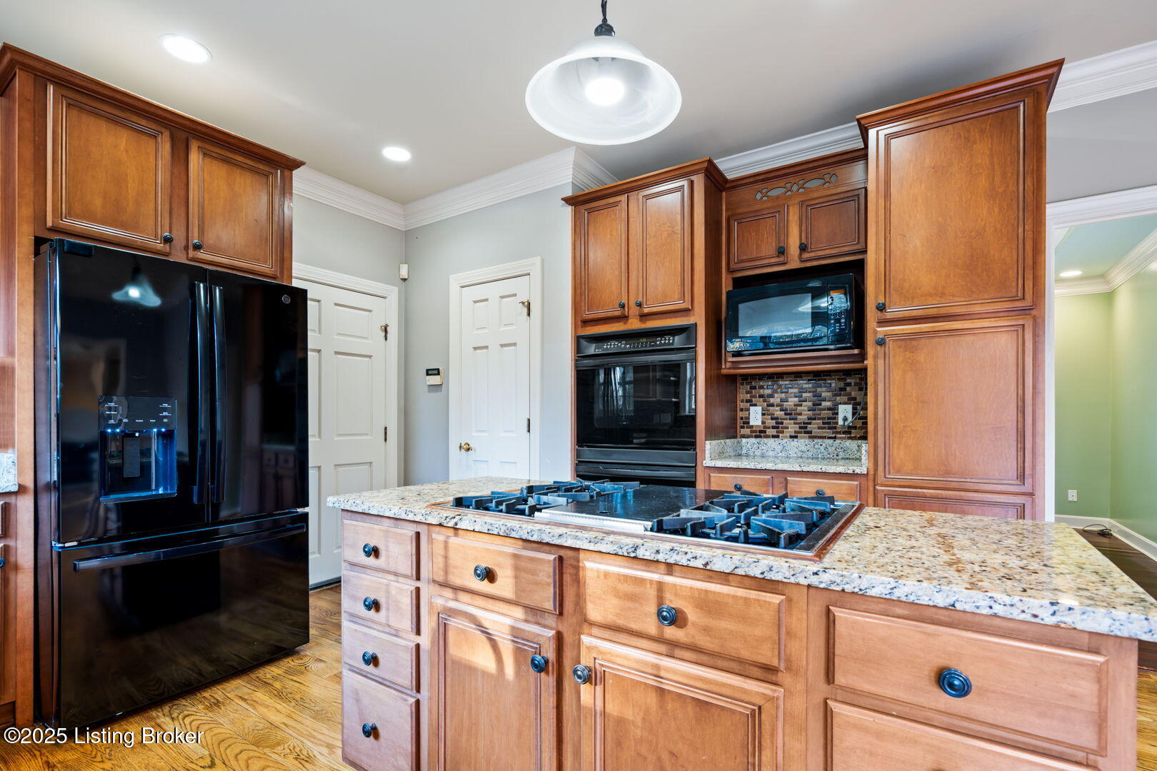 1914 Grand Ridge Road Louisville, KY 40214 - Photo 18 of 75 Kitchen/Pantry