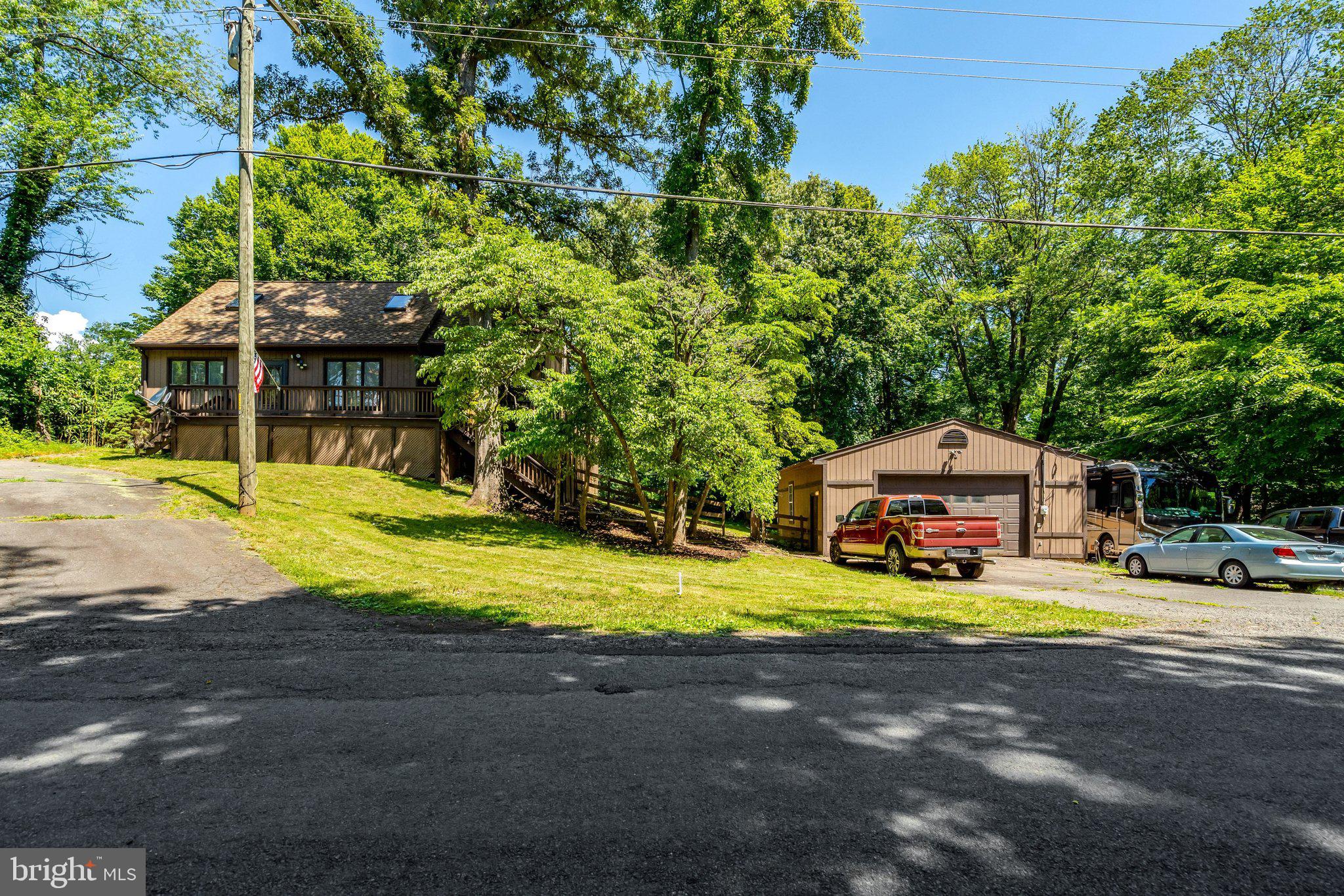 8844 McGrath Road Manassas, VA 20112 - Photo 7 of 27 Charming home nestled in lush greenery.