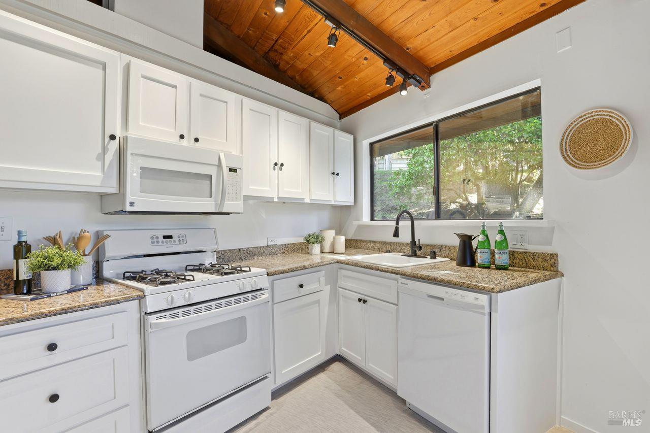 50 Oak Avenue Novato, CA 94945 - Photo 5 of 33