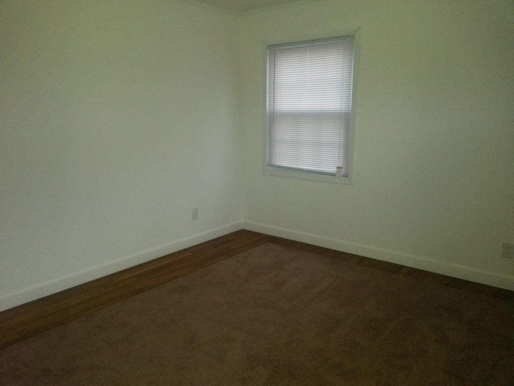 100 Aspen Lane Oak Ridge, TN 37830 - Photo 5 of 10 Master bedroom.