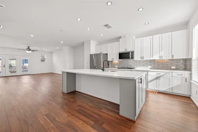 $3,400 | 10949 Cannes Memorial Drive, Houston, TX 77043