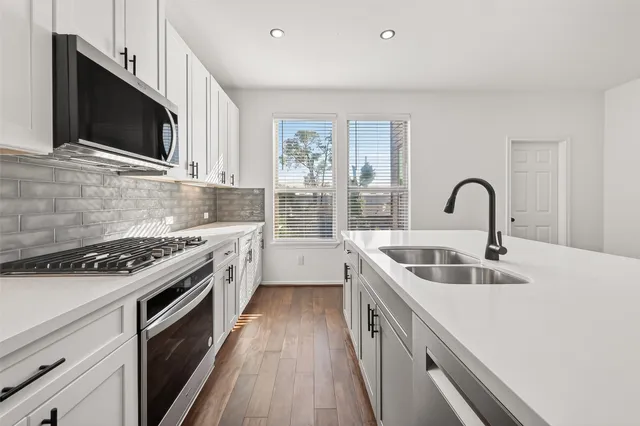 $3,400 | 10949 Cannes Memorial Drive, Houston, TX 77043