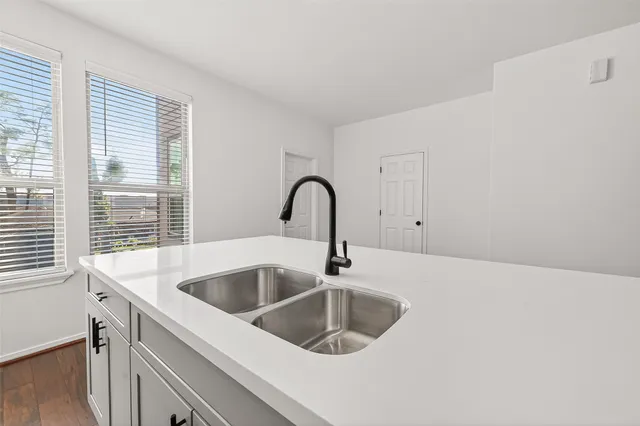 $3,400 | 10949 Cannes Memorial Drive, Houston, TX 77043