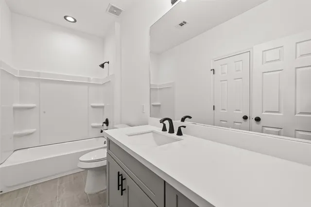 $3,400 | 10949 Cannes Memorial Drive, Houston, TX 77043