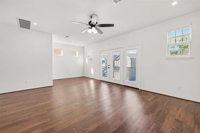 $3,400 | 10949 Cannes Memorial Drive, Houston, TX 77043