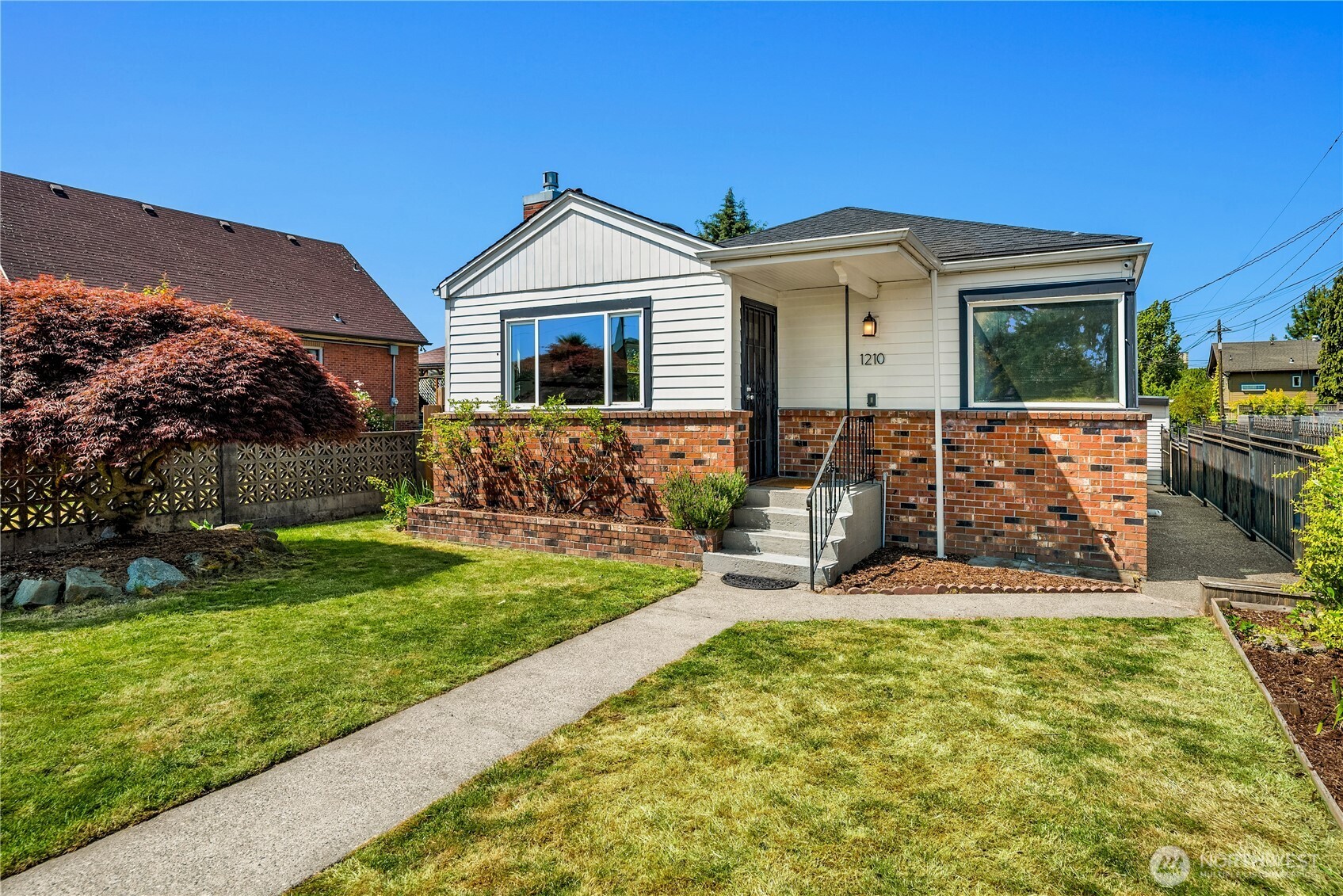 1210 South McClellan Street Seattle, WA 98144 - Photo 1 of 32 Gallery Image 1