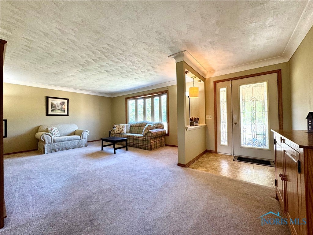 15043 Sponseller Road Defiance, OH 43512 - Photo 12 of 29 Living Room