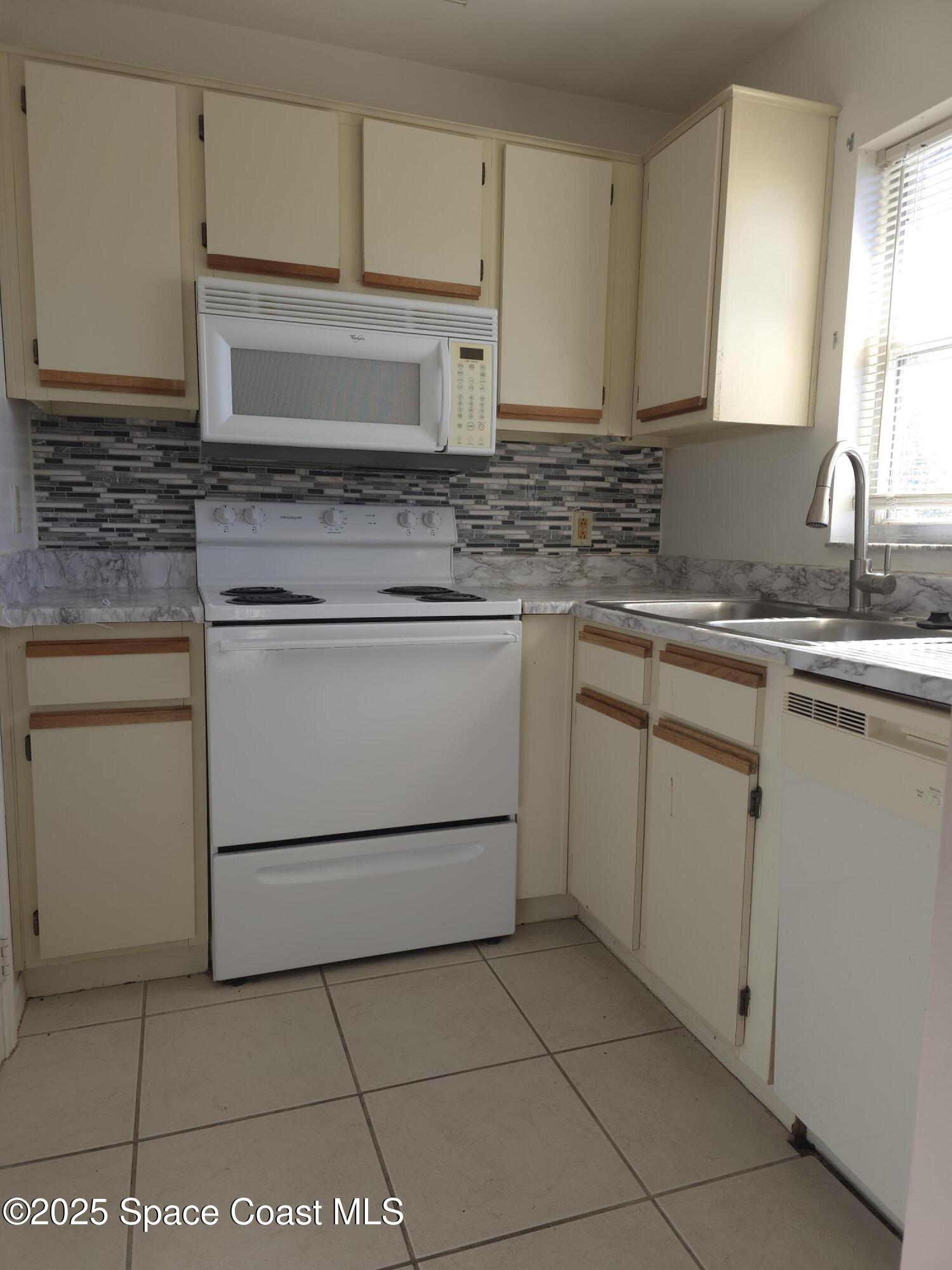 245 Spring Drive, Unit 3 Merritt Island, FL 32953 - Photo 13 of 35 1000029490