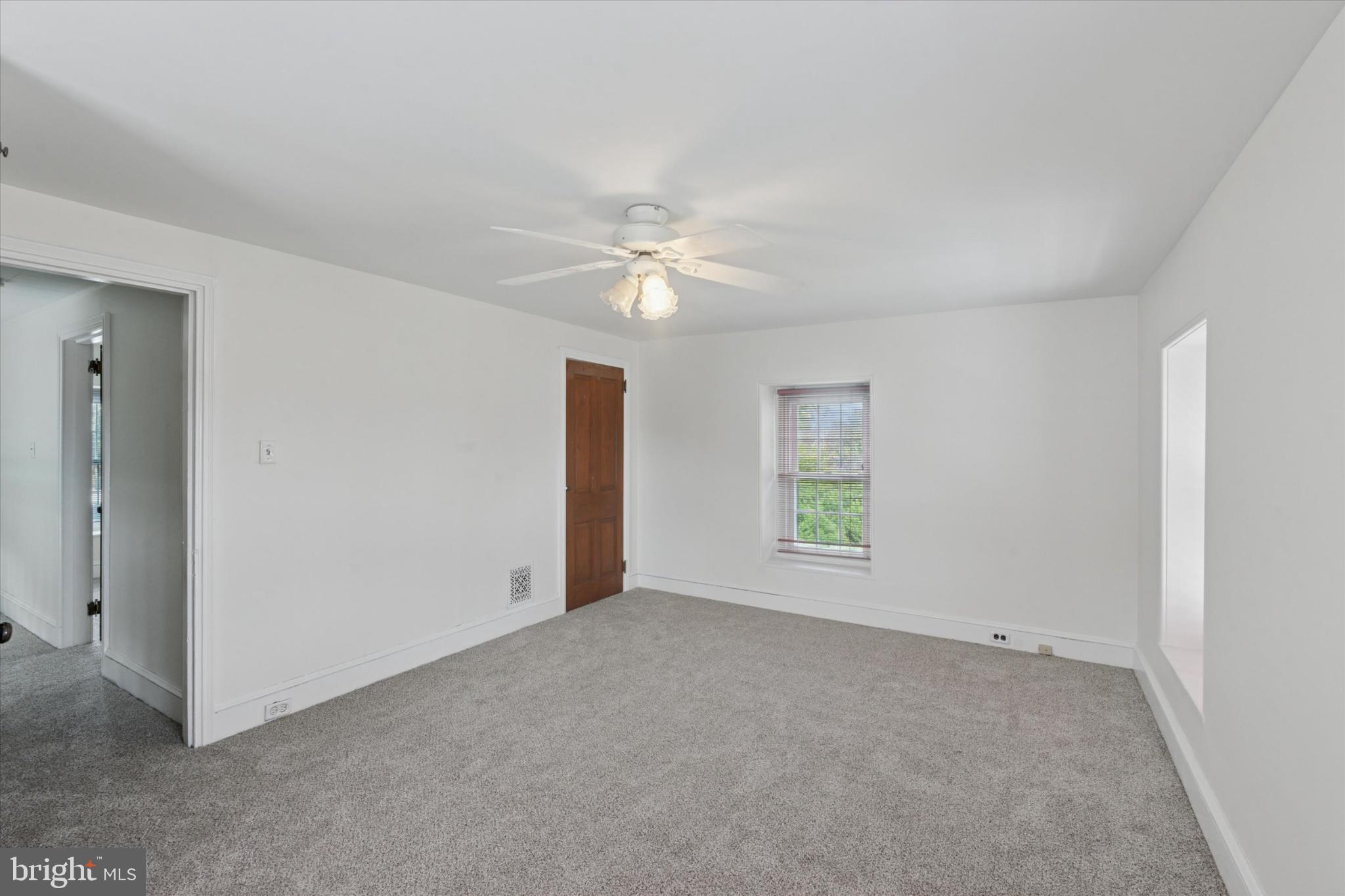 8330 Cottage Street Philadelphia, PA 19136 - Photo 13 of 15 Spacious, light-filled room ready for your touch.