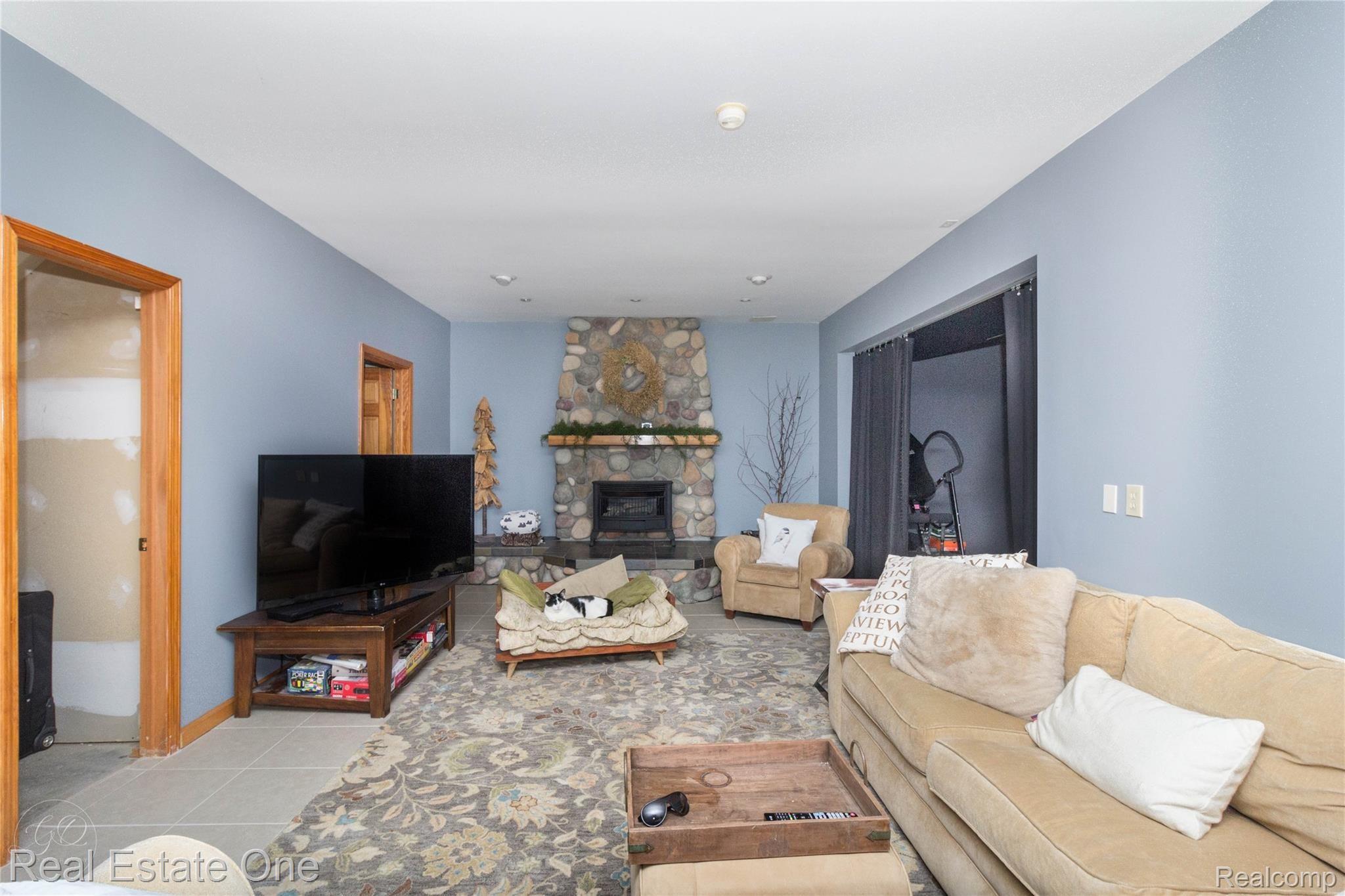 1350 Bone Road Fenton, MI 48430 - Photo 22 of 67 IMG_8588.jpg